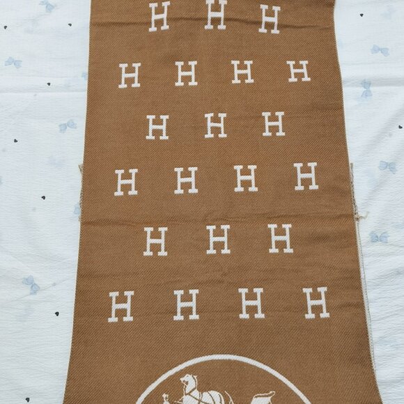 Hermès Reversible Cashmere Scarf - Picture 4 of 6
